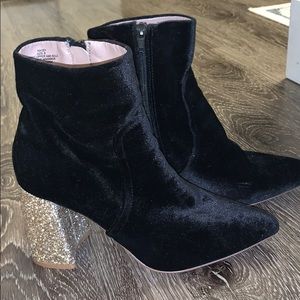 VELVET GOLD BOOTS